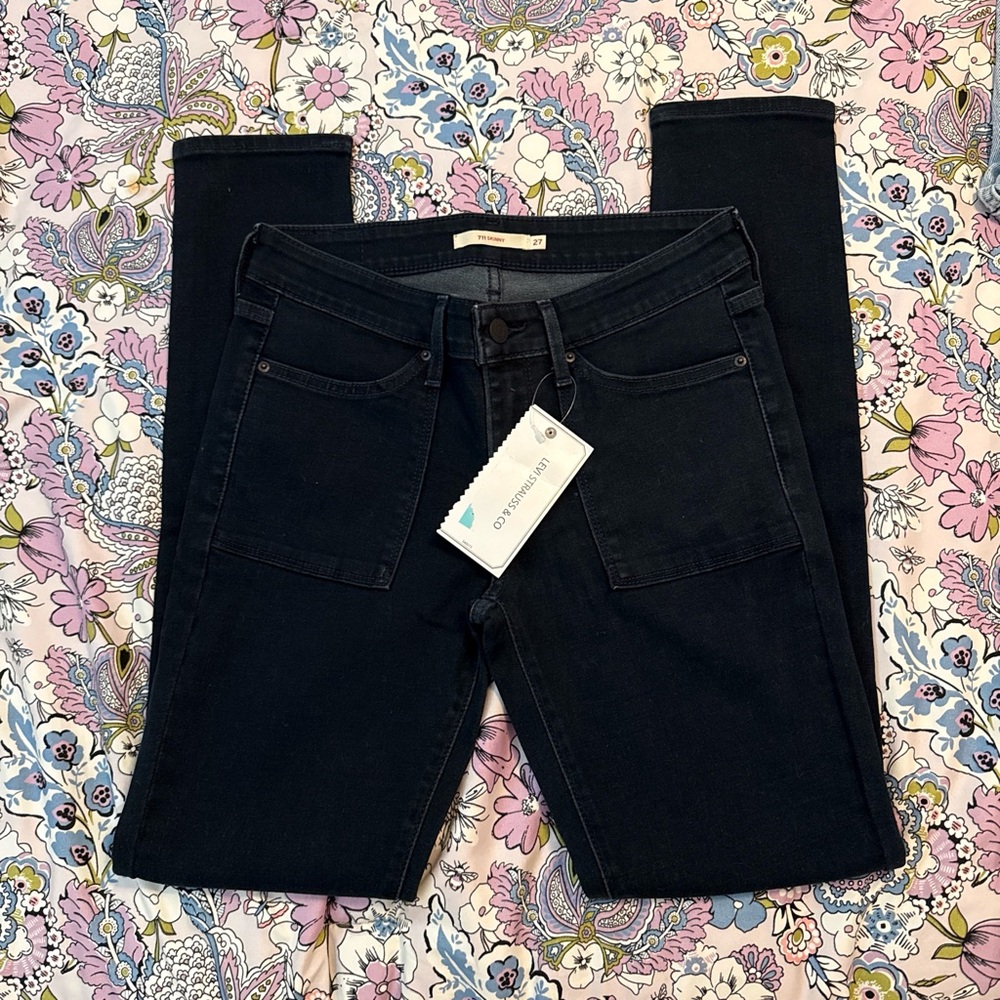 711 Levi’s Women’s Skinny Jeans - Dark Wash